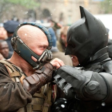 Dark Knight Rises Bane and Batman  Batman el caballero de la noche, Batman  vs, El caballero de la noche asciende