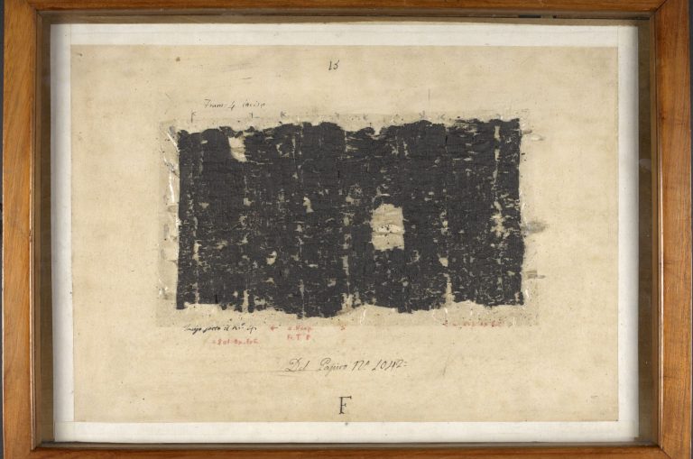 El Papiro de Herculano 1521 f001r, conservado en la British Library.