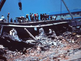 Imagen del US Geological Survey que muestra el Hospital General de la Ciudad de México colapsado tras el sismo de 1985.